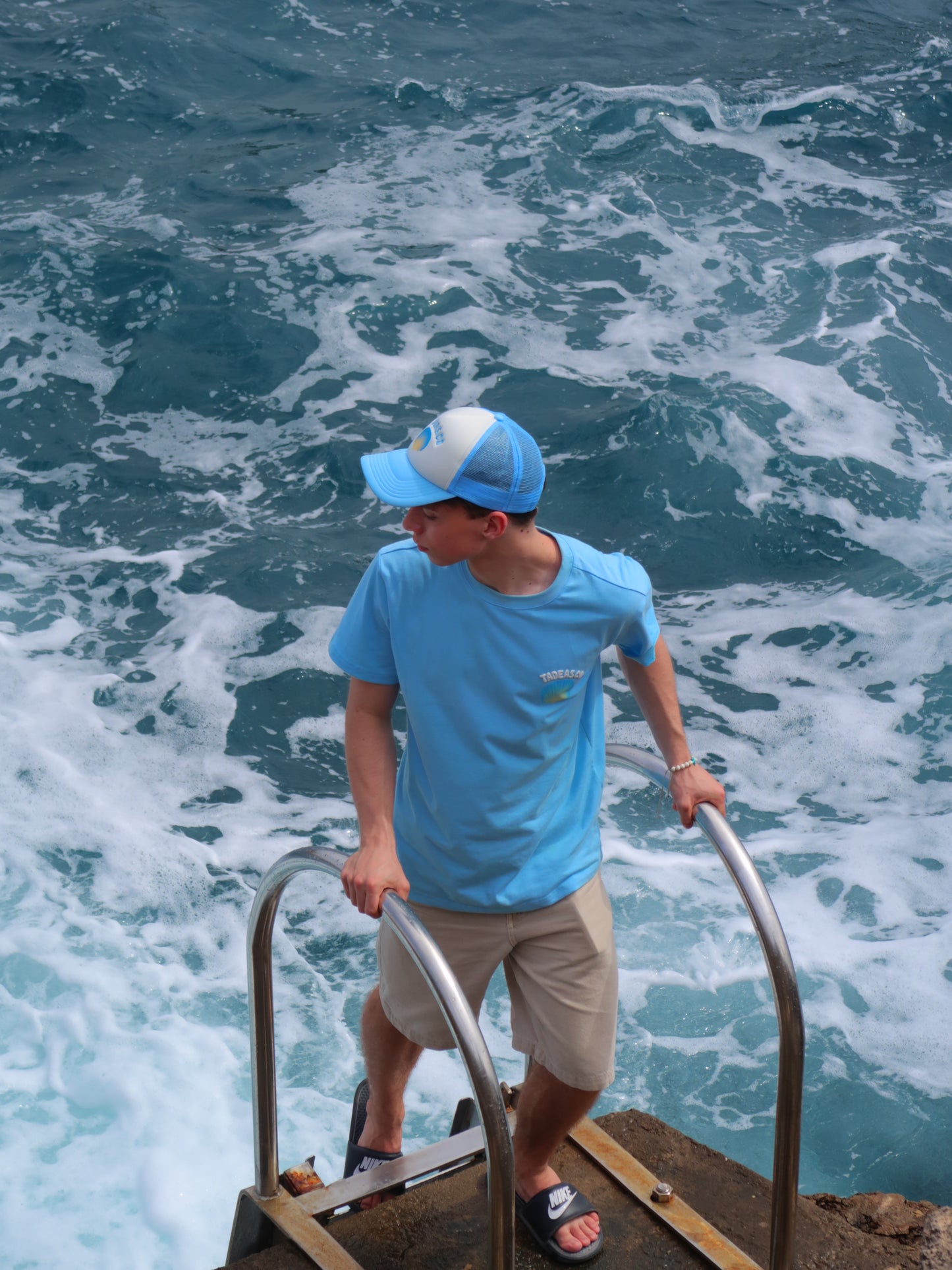 BLUE TEE "IT COMES IN WAVES" (9300493533520)