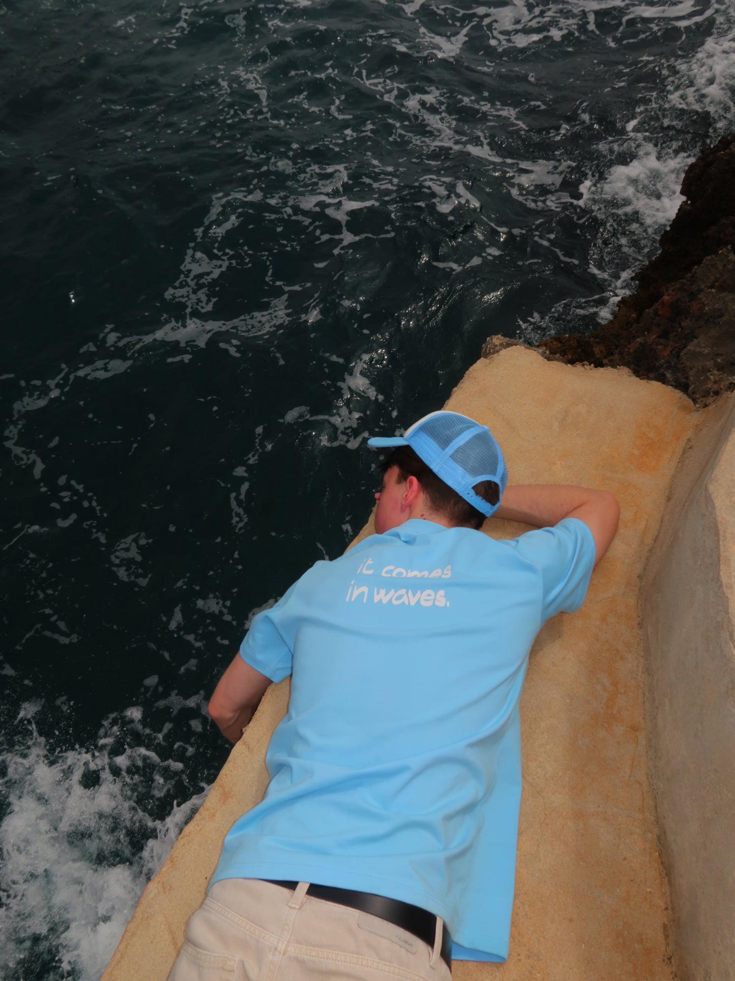 BLUE TEE "IT COMES IN WAVES" (9300493533520)