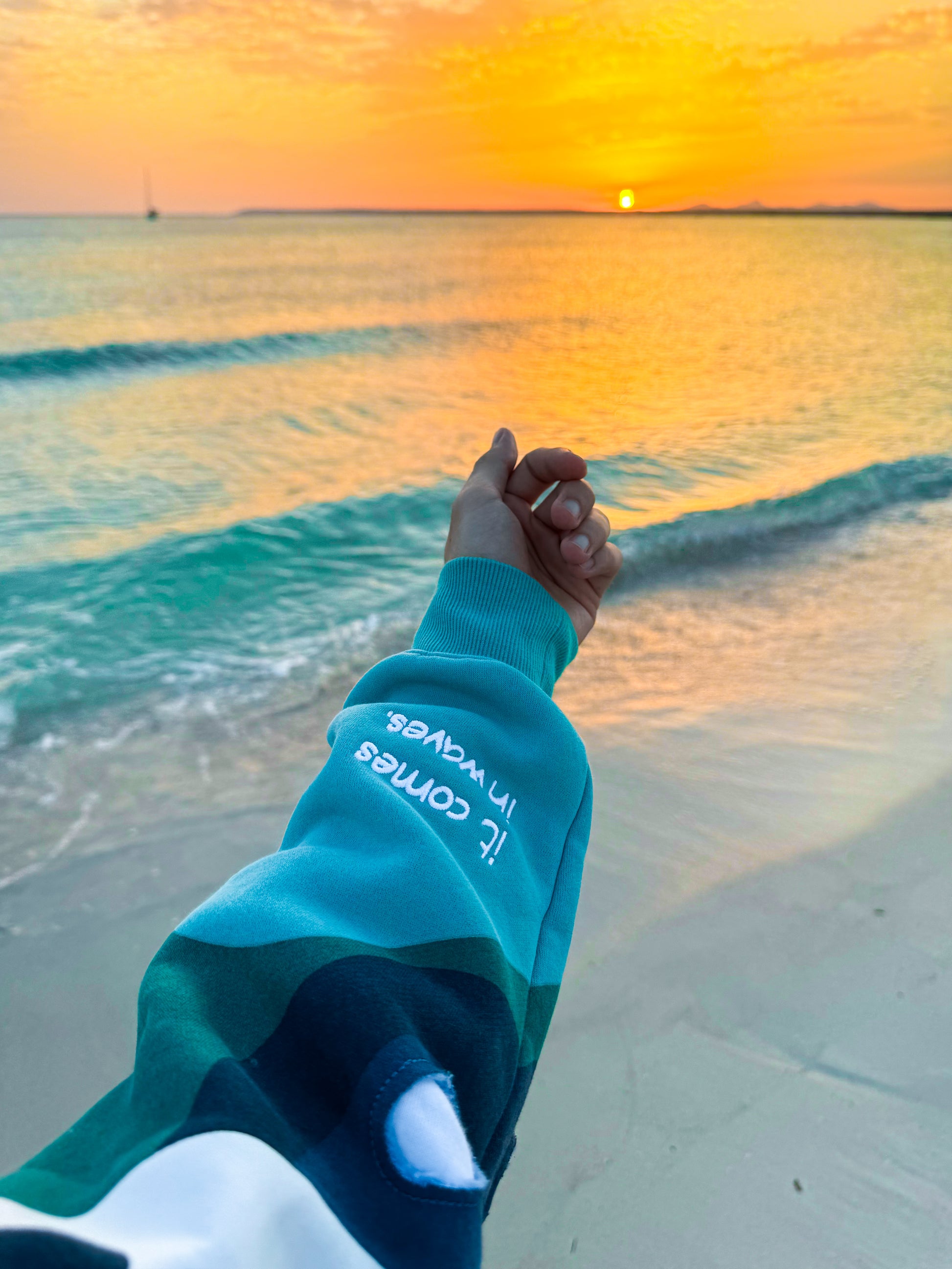 THE WAVE HOODIE (PŘEDPRODEJ) (9297767170384)