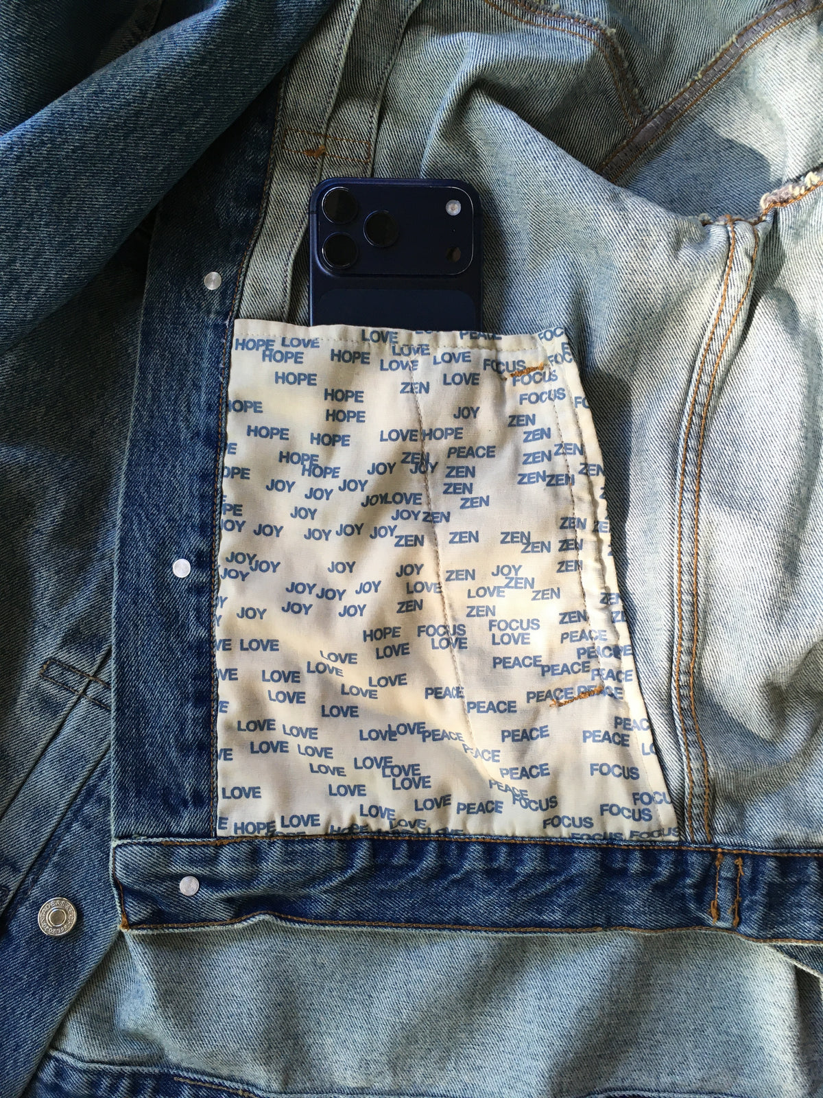 The Artisan denim jacket (LIGHT)