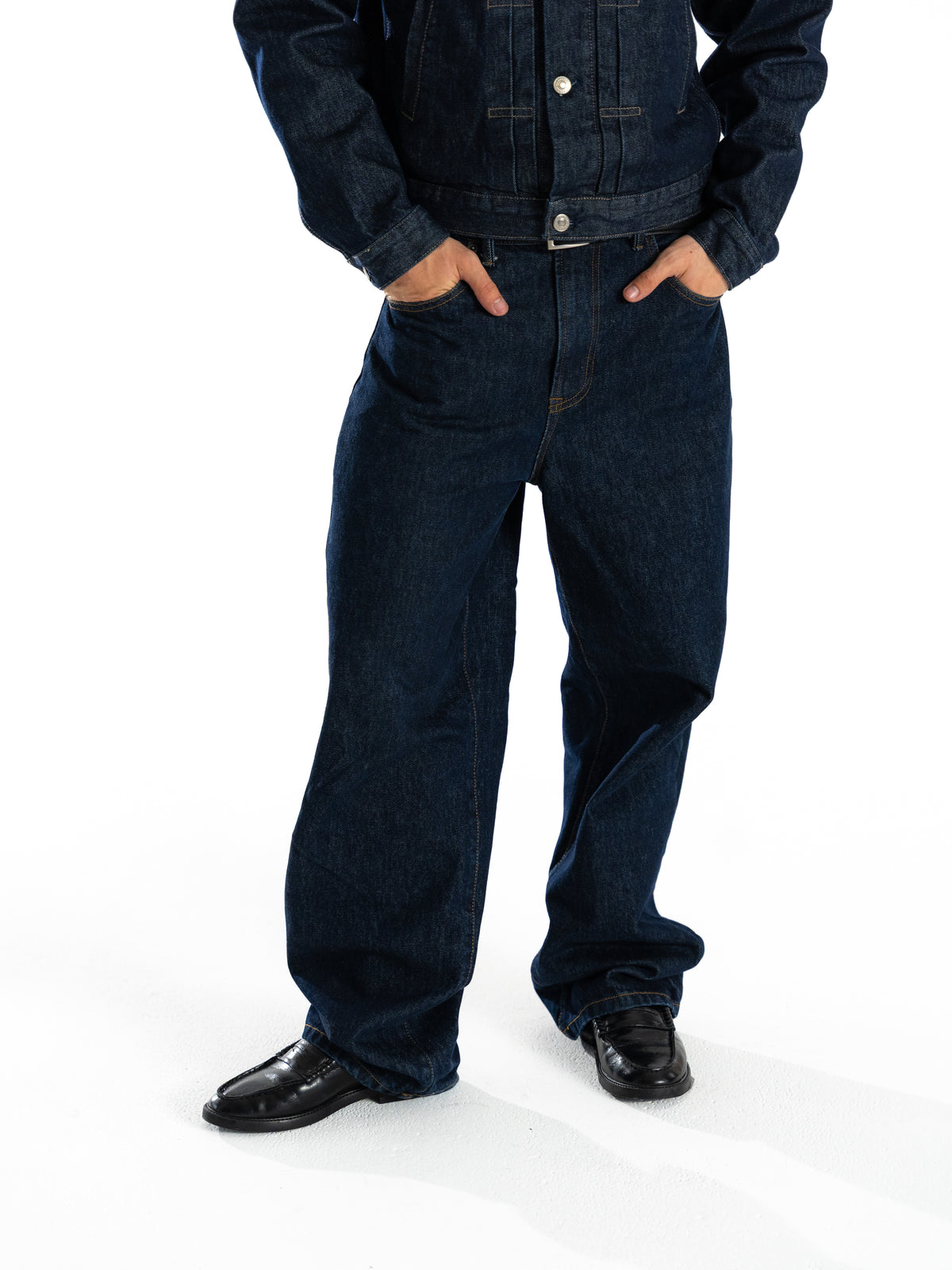 The Artisan Jeans (DARK)
