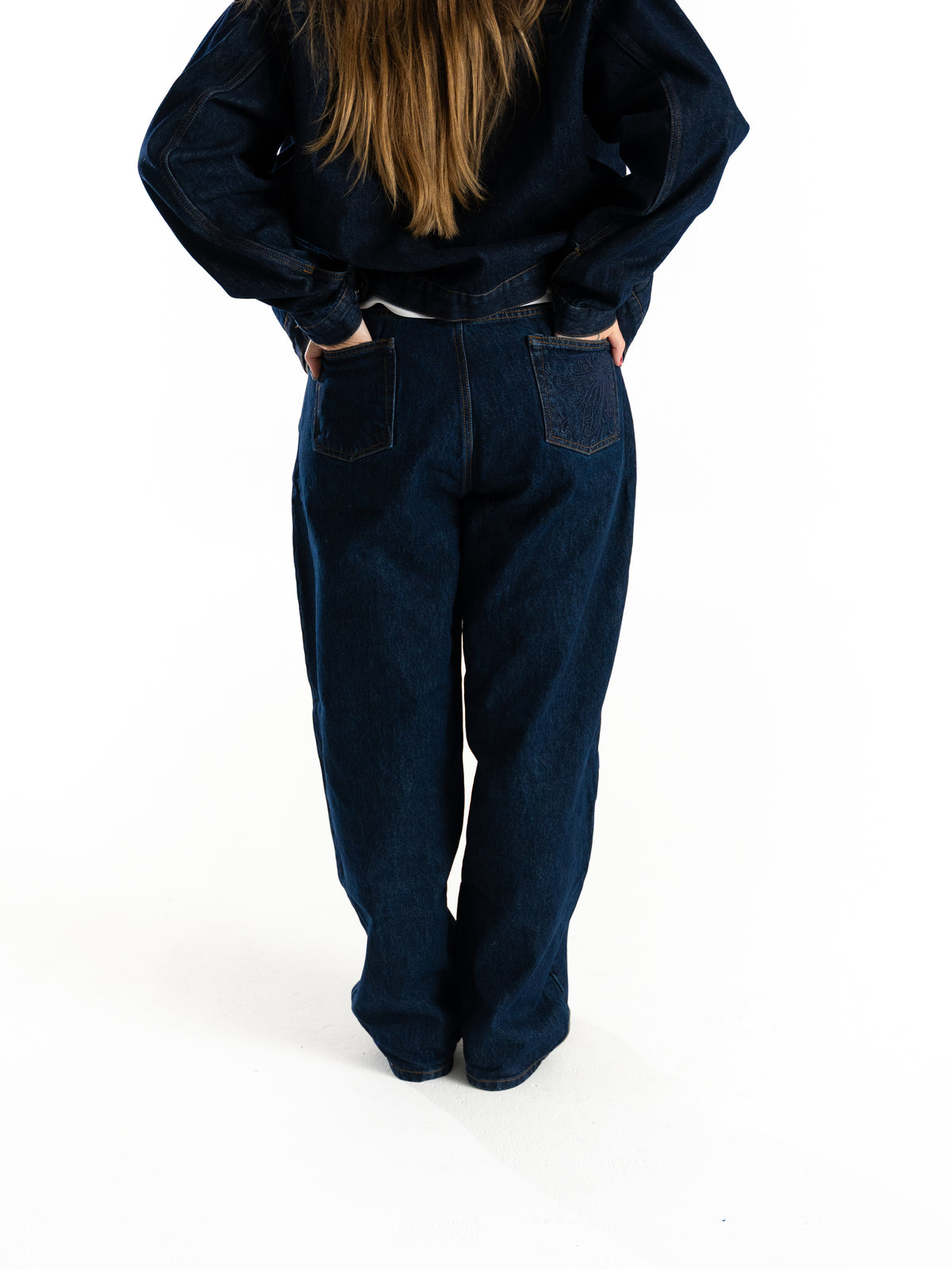 The Artisan Jeans (DARK)