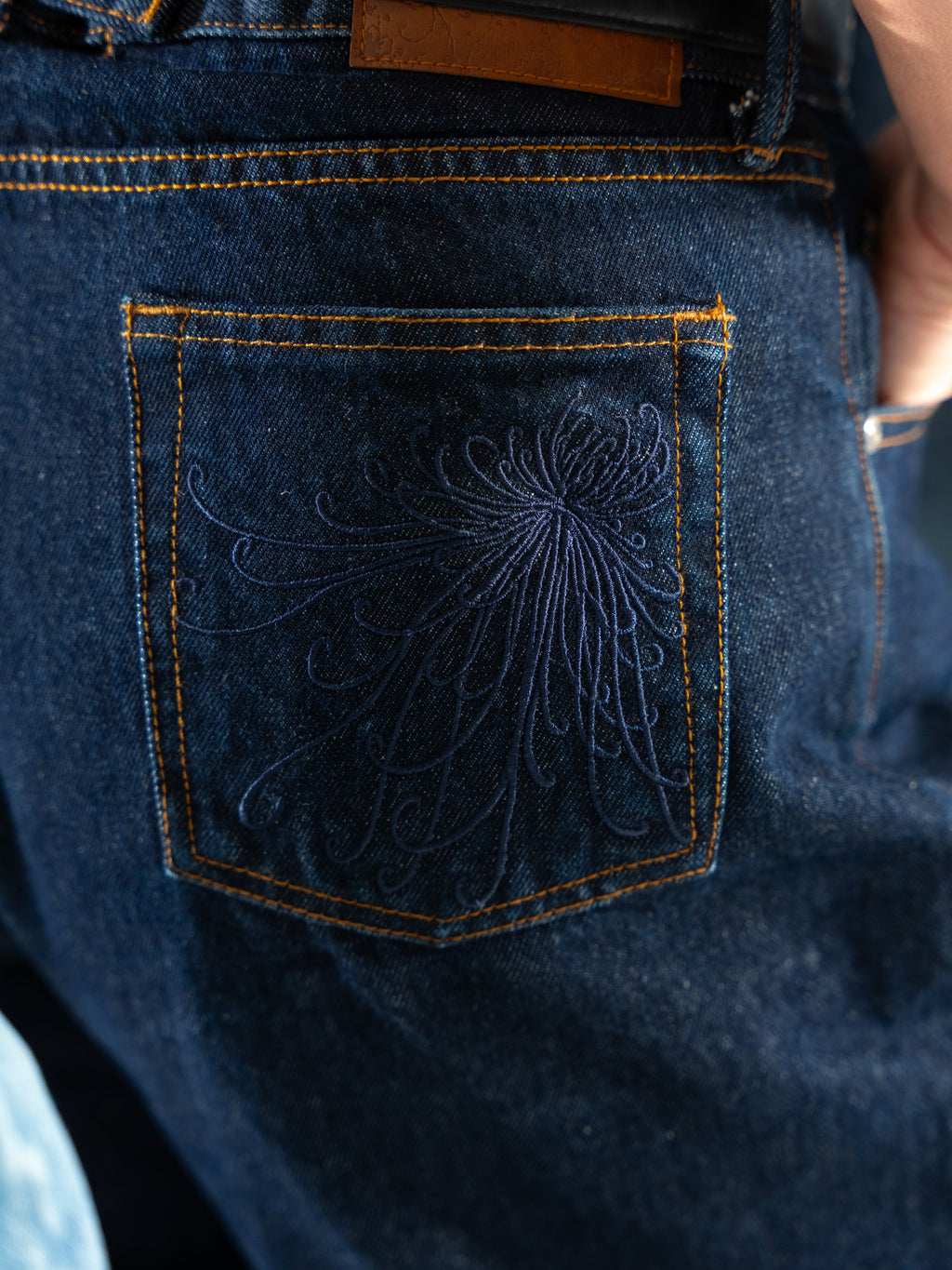 The Artisan Jeans (DARK)