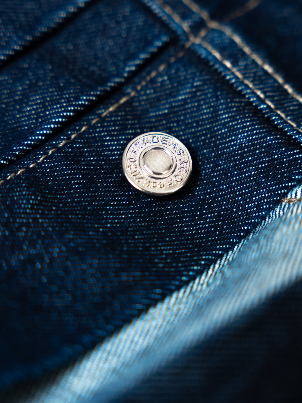 The Artisan denim jacket (DARK)