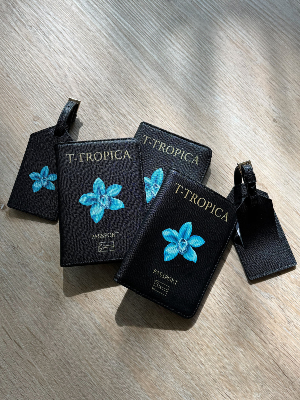 T-Tropica Obal na pas + Menovka na batožinu