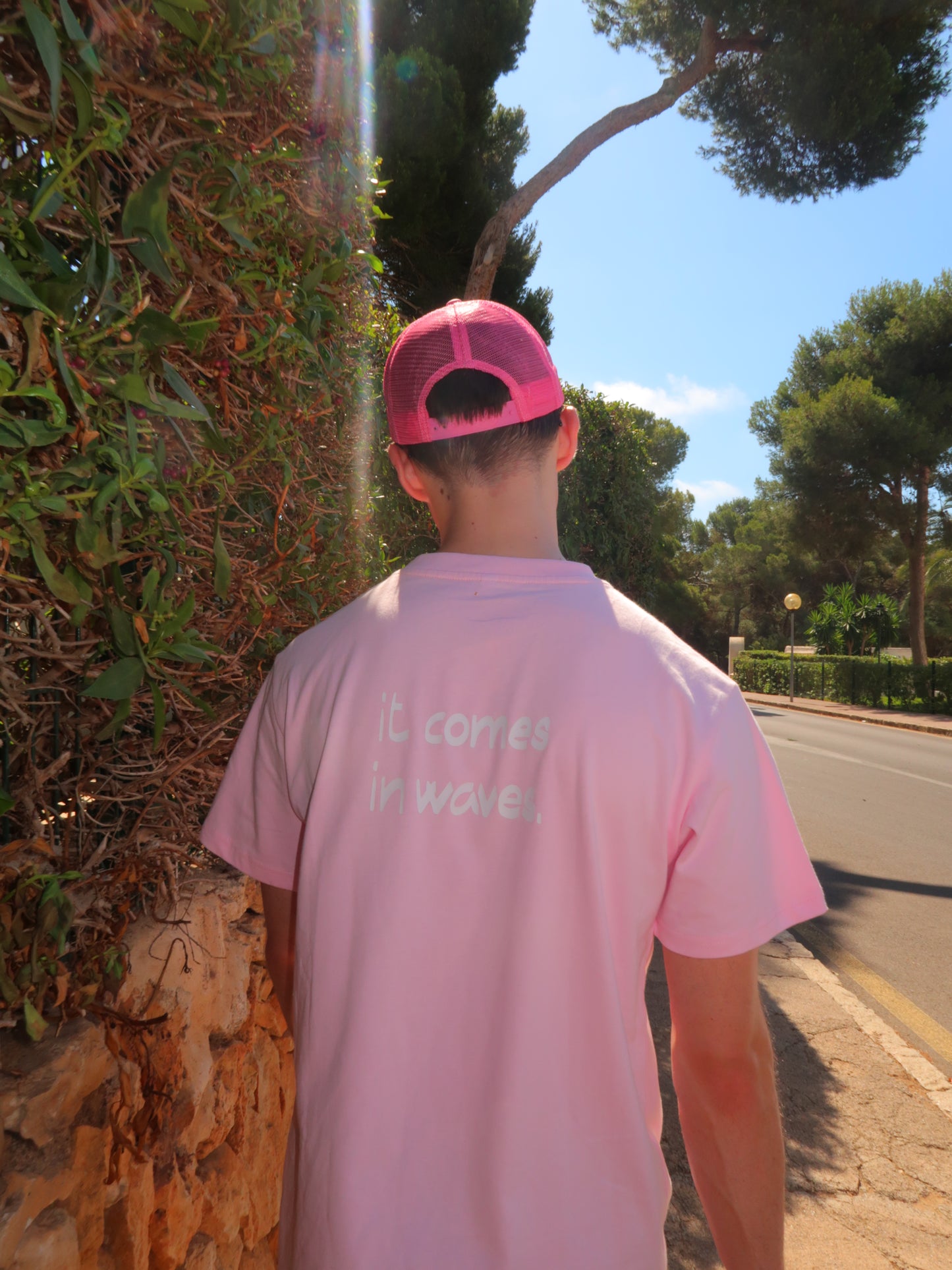 PINK TEE "IT COMES IN WAVES"