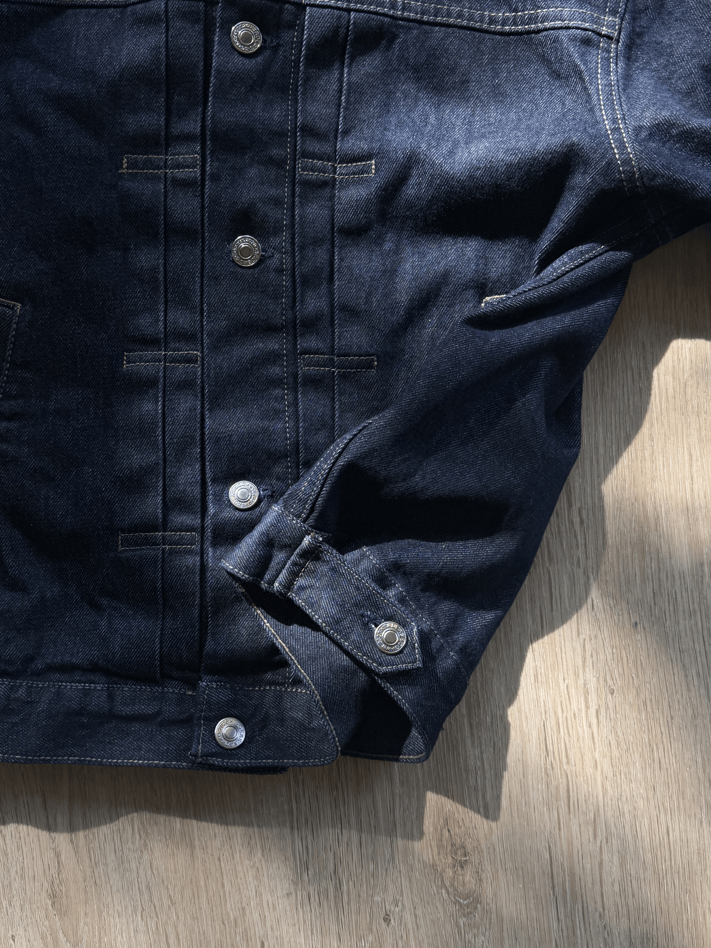 The Artisan denim jacket (DARK)