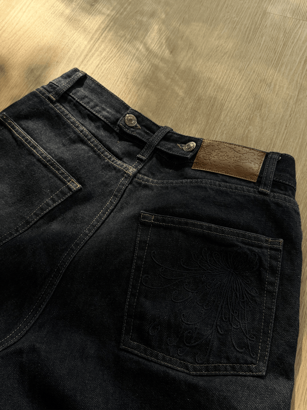 The Artisan Jeans (DARK)